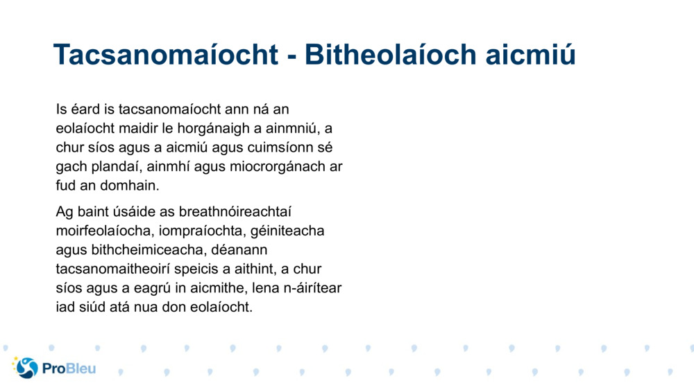 Is éard is tacsanomaíocht ann ná an eolaíocht maidir le horgánaigh a ainmniú, a chur síos agus a aicmiú agus cuimsíonn sé gach plandaí, ainmhí agus miocrorgánach ar fud an domhain.